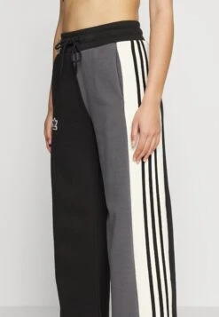 Adidas Originals Wide Leg - Pantalon De Survêtement - Black -ASOS 002d1ae6a8cc486588b2908d97c3d6a3