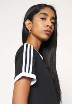 Adidas Originals 3 Stripes - T-Shirt Imprimé - Black -ASOS 031a82728cec41c4ae8f385e0bc2f39b