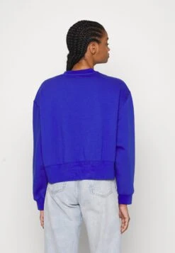 Adidas Originals Adicolor Essentials Crew - Sweatshirt - Semi Lucid Blue -ASOS 043cae83dfe242108092d7385040c59e