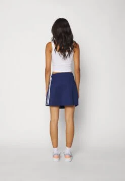 Adidas Originals Jupe Trapèze - Dark Blue/White -ASOS 07703d9e629149d6bfef326a3d137652