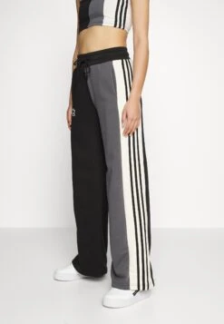Adidas Originals Wide Leg - Pantalon De Survêtement - Black -ASOS 0a5c6e842ba9444a9446737e136fb74c