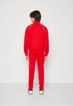 Adidas Originals Unisex - Pantalon De Survêtement - Better Scarlet/White -ASOS 0a6ce202c674449cbe2cb8c42c47eb7b
