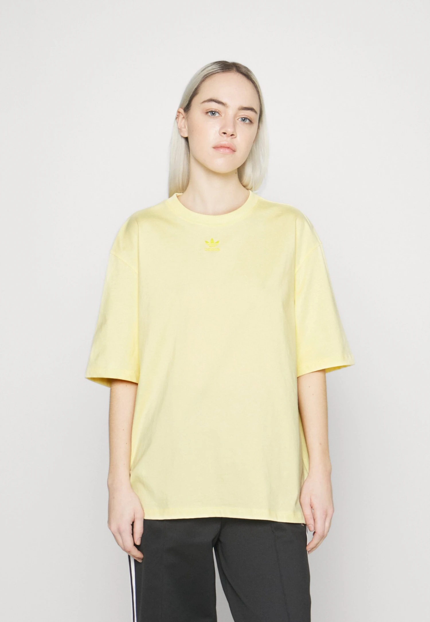 Adidas Originals Essentials - T-Shirt Basique - Almost Yellow 3 Adidas Originals Essentials - T-Shirt Basique - Almost Yellow – Image 3