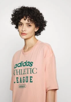 Adidas Originals Adidas Retro Luxury Tee - T-Shirt Imprimé - Ambient Blush -ASOS 10007284d6a140058da7759b908204d1