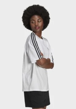 Adidas Originals Oversized Adicolor Relaxed - T-Shirt Imprimé - White -ASOS 10b2f50c8ef644108be765b6ecc3fcc6