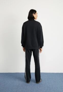 Adidas Originals OVERSIZE CREW - Sweatshirt - Black 14 Adidas Originals OVERSIZE CREW - Sweatshirt - Black -ASOS 114f6c8c7c254ed28d75c5caadb8953c