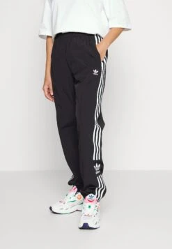 Adidas Originals Classics Lock Up Track Pants - Pantalon De Survêtement - Black -ASOS 11c12b5796bb4ee0b1c95023a67b9000