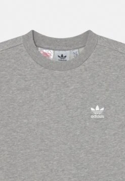 Adidas Originals Crew Unisex - Sweatshirt - Medium Grey Heather 5 Adidas Originals Crew Unisex - Sweatshirt - Medium Grey Heather -ASOS 12b9e8d19bc448f6bb7885d2c2faa564