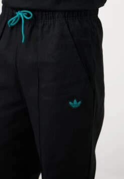 Adidas Originals LIVERPOOL FC ICON DRILL PANTS - Article De Supporter D'équipe De Club - Black -ASOS 14c9778c887d4c1492325fe1837f2941