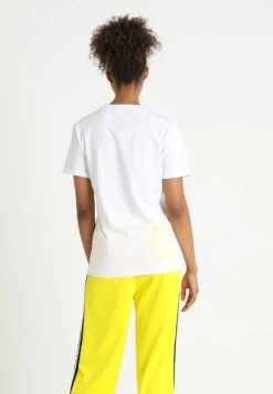 Adidas Originals T-Shirt Imprimé - White -ASOS 178d51529a3442f6a36188231536ae67