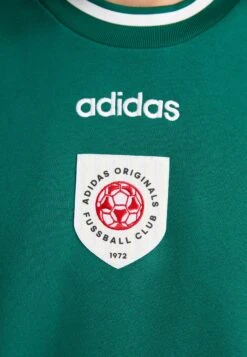 Adidas Originals CREWNECK - Sweatshirt - Collegiate Green -ASOS 17c55c050554415387a6f0cf7b0acbab