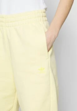 Adidas Originals Essentials - Pantalon De Survêtement - Almost Yellow -ASOS 1aca964308674d72acd69734b1d7b490