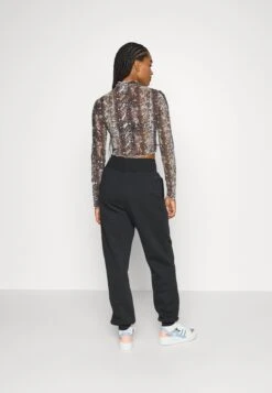 Adidas Originals Cuffed Pant - Pantalon De Survêtement - Black -ASOS 1ad784e7b0854f4eaa24cf344bcbf455