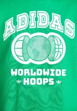 Adidas Originals CREWNECK - Sweatshirt - Green/cloud White -ASOS 1b17455b525348a69af20e73385c2818