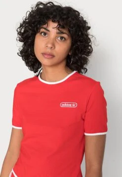 Adidas Originals Crop With Binding Details - T-Shirt Imprimé - Vivid Red -ASOS 1b91dad08c244946b726935e4f8c7605