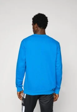 Adidas Originals REAL MADRID ICON SWEAT - Article De Supporter D'équipe De Club - Bluebird/white -ASOS 1e08749fdf3845d0bbf877856a98a416