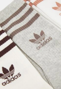 Adidas Originals Crew Unisex 3 Pack - Chaussettes - White/Medium Grey Heather/Wonder White -ASOS 1ec51c1f1d174bfe8ff25665dc9ca274