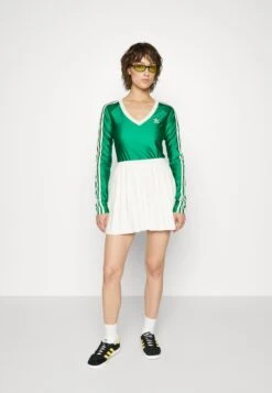 Adidas Originals Adicolor 70S V Neck - T-Shirt À Manches Longues - Green -ASOS 1f14fa24738f4a5ca94805feae718d45