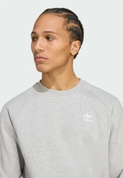 Adidas Originals CREW - Sweatshirt - Medium Grey Heather White -ASOS 1f4a44a644814569aa4347e9fb6eb74f