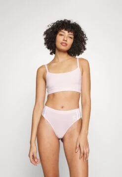 Adidas Originals Scoop Bralette - Brassière - Rose -ASOS 1f769088fae940fa814e73dbef40625f