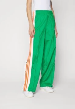 Adidas Originals Adibreak Pants - Pantalon De Survêtement - Green -ASOS 1faff5ab9a304a779b4973645fcec1a0