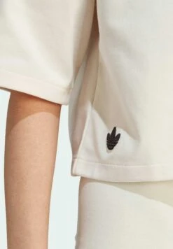 Adidas Originals Neuclassics - T-Shirt Imprimé - White Black -ASOS 1fe27a51636f4ed5b15d796982d1a9b0