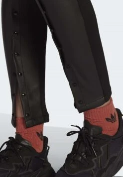 Adidas Originals Always Snap Button - Pantalon Classique - Black 9 Adidas Originals Always Snap Button - Pantalon Classique - Black -ASOS 2180e0ecbd954d5db3bc4ab8073c74be