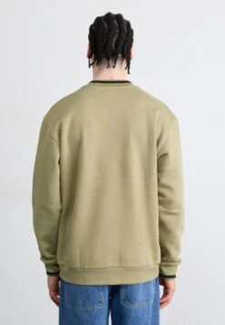 Adidas Originals CREWNECK - Sweatshirt - Orbit Green 10 Adidas Originals CREWNECK - Sweatshirt - Orbit Green -ASOS 228576bfb6324e7ea97013be26e07af4