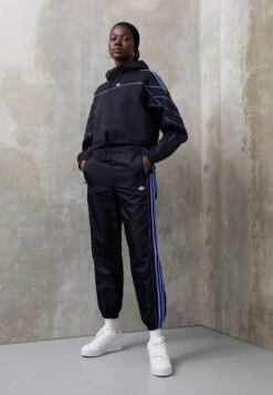 Adidas Originals Pant - Pantalon De Survêtement - Black 11 Adidas Originals Pant - Pantalon De Survêtement - Black -ASOS 22957e37000f4a69b7896bf66c5b6f92