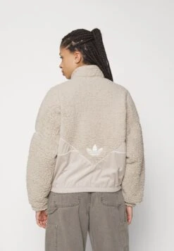 Adidas Originals Jacket - Veste Polaire - Beige -ASOS 234ae7f761244329b5fc75a3d54ad83c