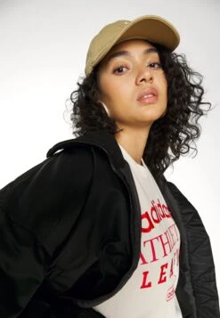 Adidas Originals Retro Luxury Crew - Sweatshirt - White -ASOS 24d400292d944fff92491f0ca4dc61ef