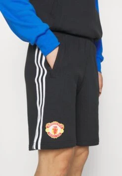 Adidas Originals Manchester United - Article De Supporter - Black -ASOS 276bc37604b34f4d9a5f427e7dee431d