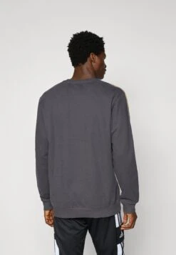 Adidas Originals MANCHESTER UNITED ICON SWEAT - Article De Supporter D'équipe De Club - Utility Black -ASOS 278358b3747940218838ee54feb65606