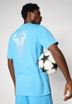 Adidas Originals INTER MIAMI CF ORIGINALS VARSITY TRAVEL T-SHIRT - Article De Supporter D'équipe De Club - Semi Blue Burst/white Tint -ASOS 27e59776919f4e1d8062472a85036ebb