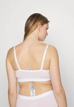 Adidas Originals Scoop Bralette - Brassière - White -ASOS 28e4860078784c34b0847e572033f53e