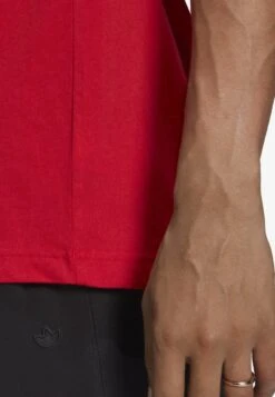 Adidas Originals Essential - T-Shirt Basique - Better Scarlet -ASOS 29a809c7a2c74815acac530562ca7e3a