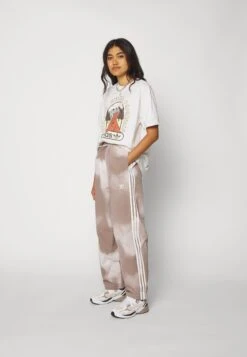 Adidas Originals Track Pant - Pantalon De Survêtement - Wonderbeige/Multicolor 13 Adidas Originals Track Pant - Pantalon De Survêtement - Wonderbeige/Multicolor -ASOS 2a2e09cda30043c2b84f975e4825967b
