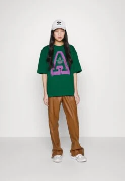 Adidas Originals Logo - T-Shirt Imprimé - Dark Green -ASOS 2abcb1c7d303442cb18d023adef8d70f