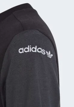 Adidas Originals Tee Junior Unisex - T-Shirt Imprimé - Black -ASOS 2c4bc09e5adb4b649930800c0aaf2629