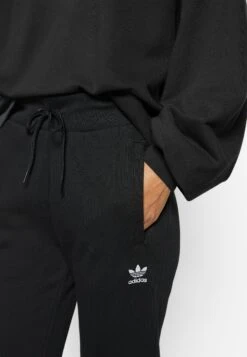 Adidas Originals Adicolor Essentials Slim - Pantalon De Survêtement - Black -ASOS 2cced889dc2c4eee97960f78c4f1cdf0