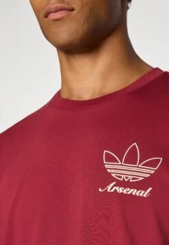 Adidas Originals ARSENAL FC ICON GRAPHIC TEE - Article De Supporter D'équipe De Club - Team Coll Burgundy -ASOS 2e44a49af222456382099df616e170fa