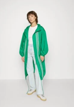 Adidas Originals Adicolor 70S Shiny - Parka - Green -ASOS 2f1a49718d48427991a645fbf6a43d7b