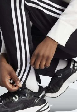 Adidas Originals Adicolor Sst - Pantalon De Survêtement - Black -ASOS 2f971703c4c841068d3c93102ab9a270