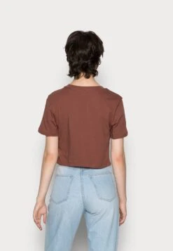 Adidas Originals Cropped Tee - T-Shirt Basique - Earth Brown -ASOS 31585e1e36e9404286233d475501159f