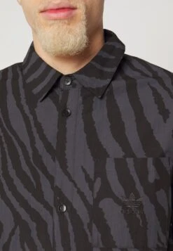 Adidas Originals Chemise - Black -ASOS 31bb740d35c141fba9574b80dc43a121