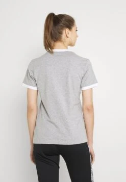 Adidas Originals 3 Stripes - T-Shirt Imprimé - Medium Grey Heather -ASOS 337abe434b7a4a31918b6bdf759aaa6b