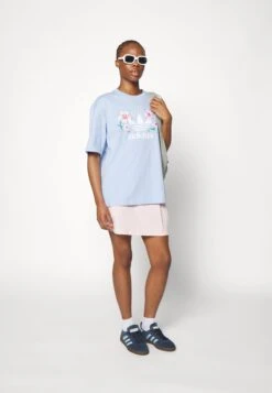 Adidas Originals Oversized Tee - T-Shirt Imprimé - Blue Dawn -ASOS 33fc22a1507e4cb5a5a9a77fc6729bd3