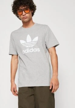 Adidas Originals Trefoil Unisex - T-Shirt Imprimé - Medium Grey Heather/White -ASOS 367660f0e1334fd6a90ec1851dfdad39