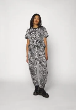 Adidas Originals Animal Tee - T-Shirt Imprimé - Cloud White/Black -ASOS 36de38bfaa1343a9867736c4bc96b619