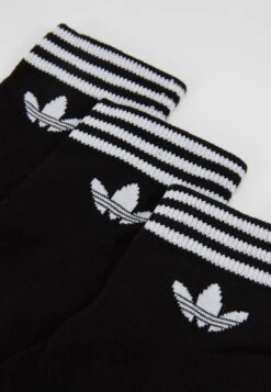 Adidas Originals Unisex 3 Pack - Chaussettes - Black/White -ASOS 3dc98b89f09249d8a5b1f921e6ff7a29